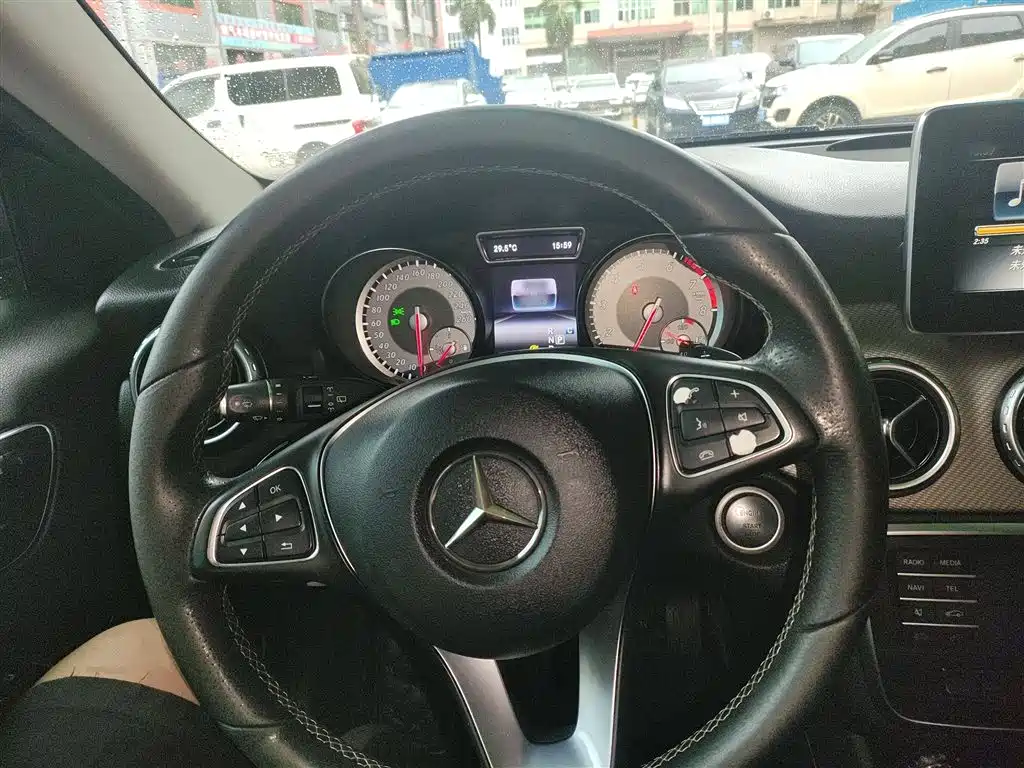 Mercedes-Benz GLA 2016 GLA 200 Dynamic фото 11