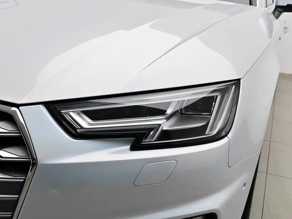 Фото 7 - Audi A4L