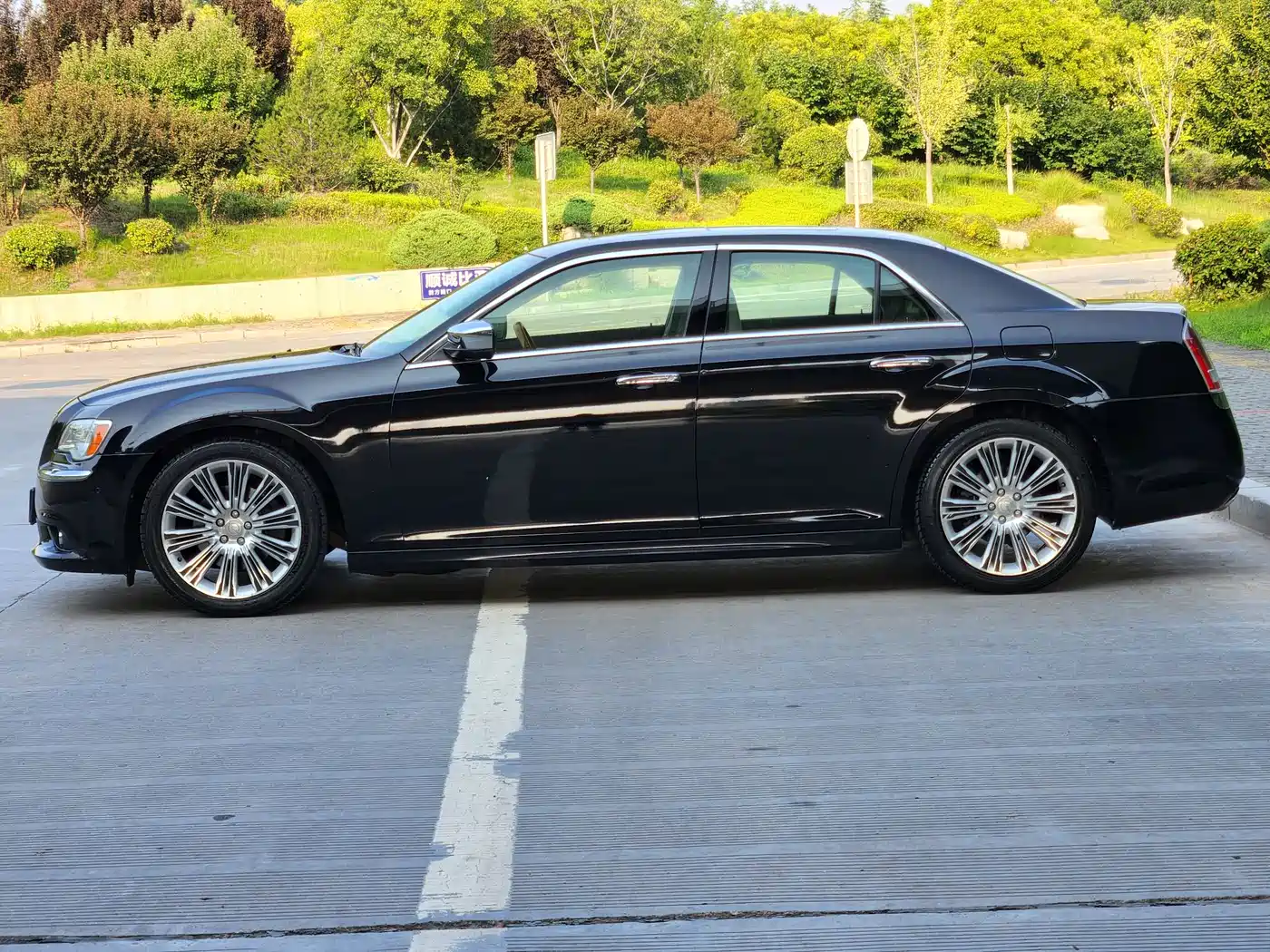 Chrysler 300C (Import) 2014 2013 Model 3.6L Premium Comfort Edition