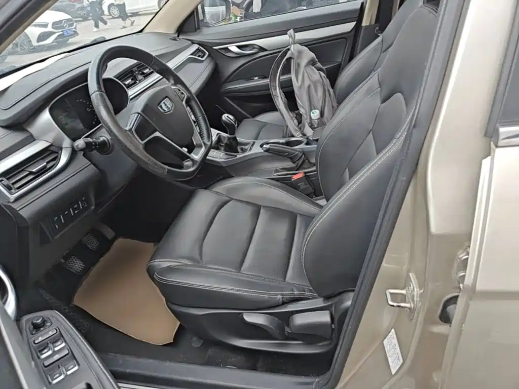 Фото 15 - Geely Emgrand