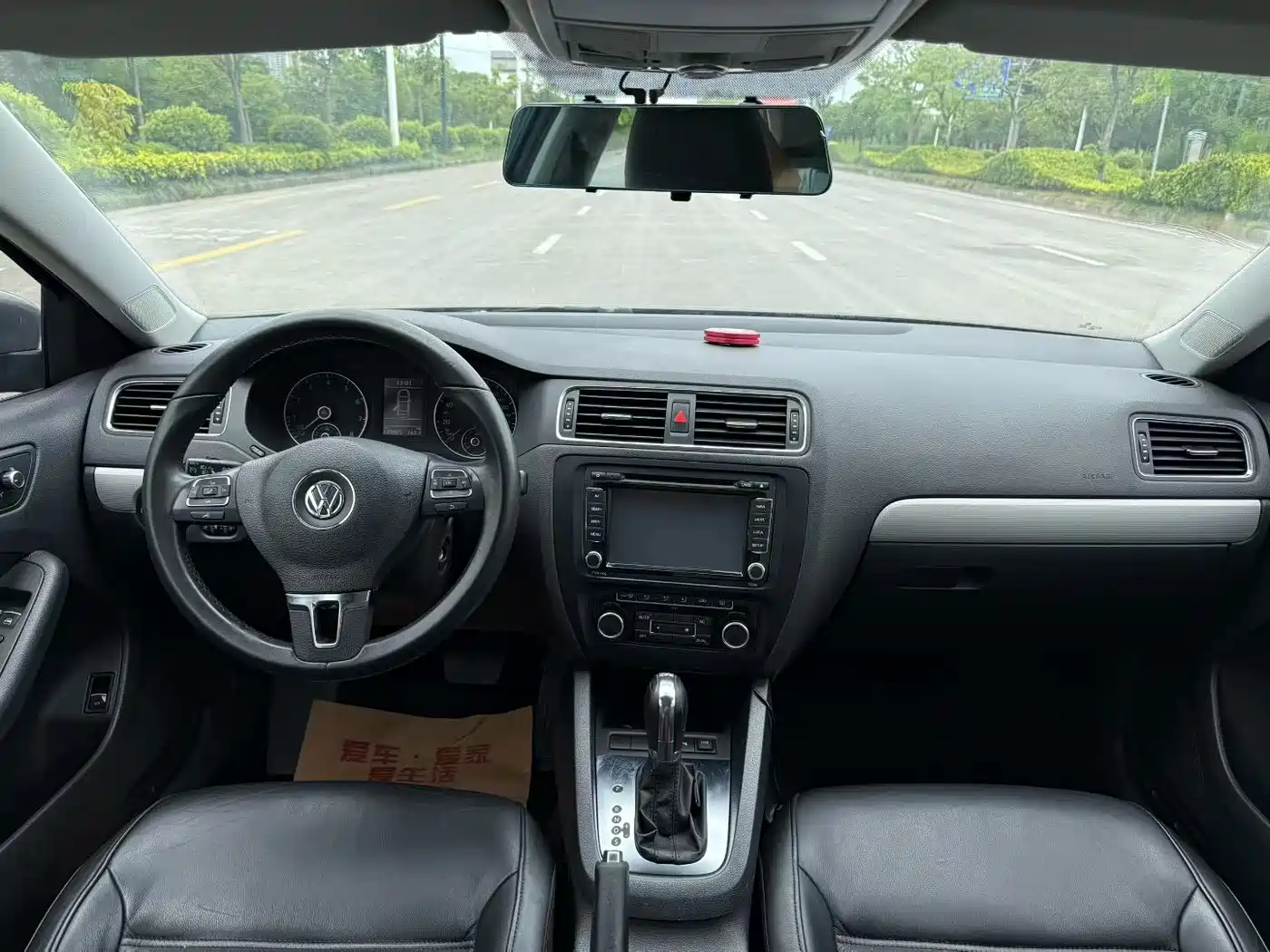 Volkswagen Sagitar 2012 1.4TSI Automatic Luxury фото 6