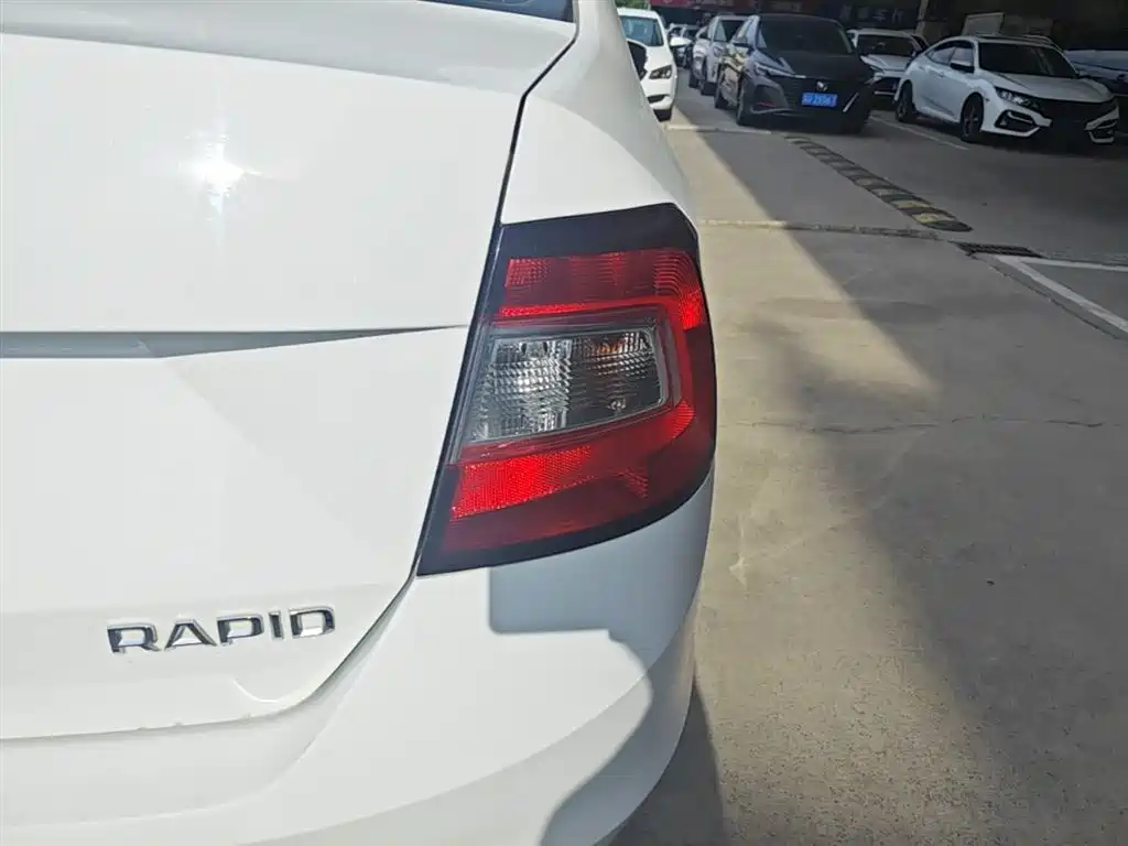 Škoda Rapid 2019 1.5L Automatic Comfort China V фото 8