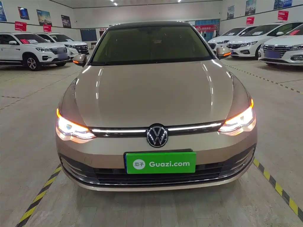 VOLKSWAGEN GOLF