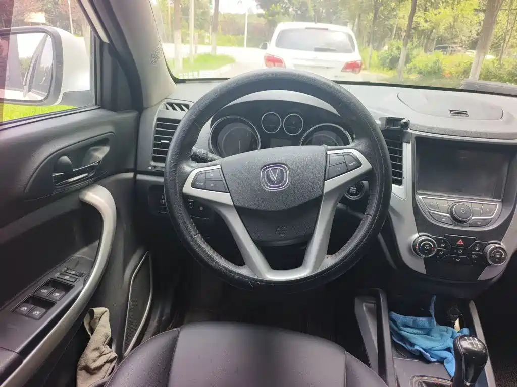 Фото 6 - Changan CS35