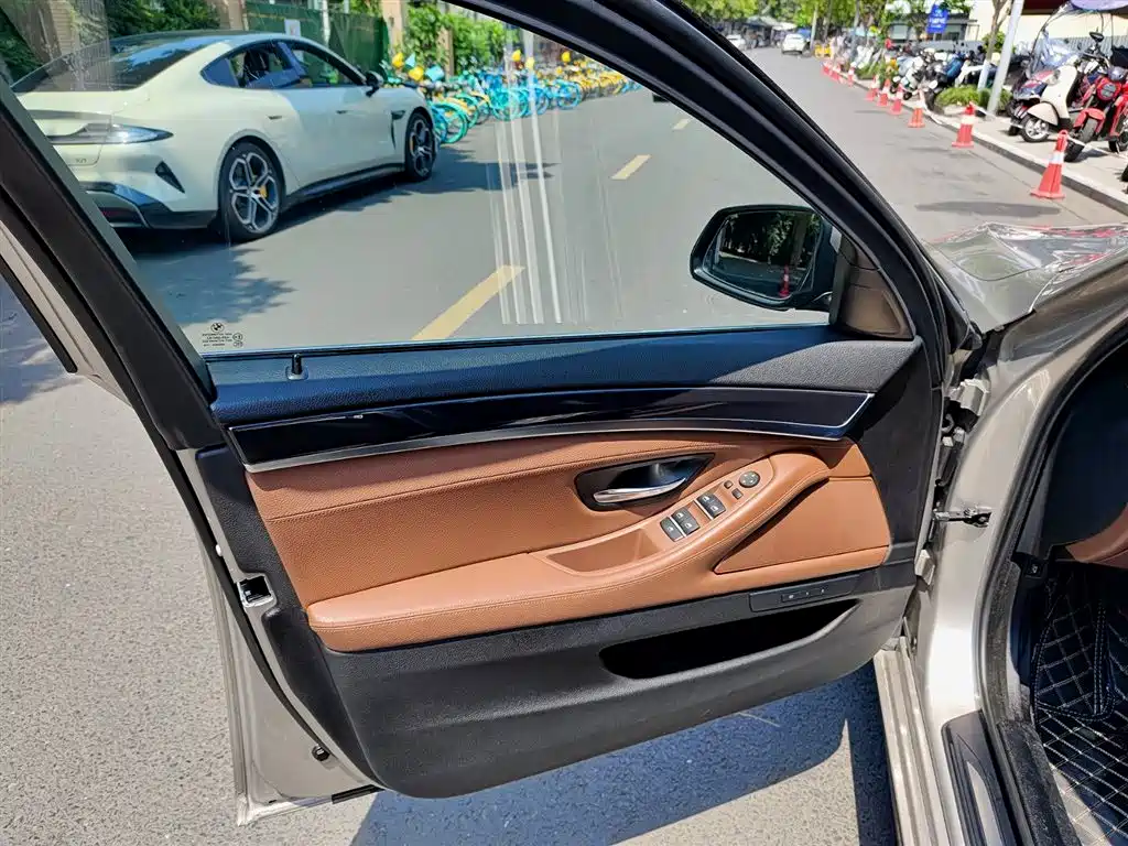 BMW 5 Series 2014 520Li Elegance фото 6