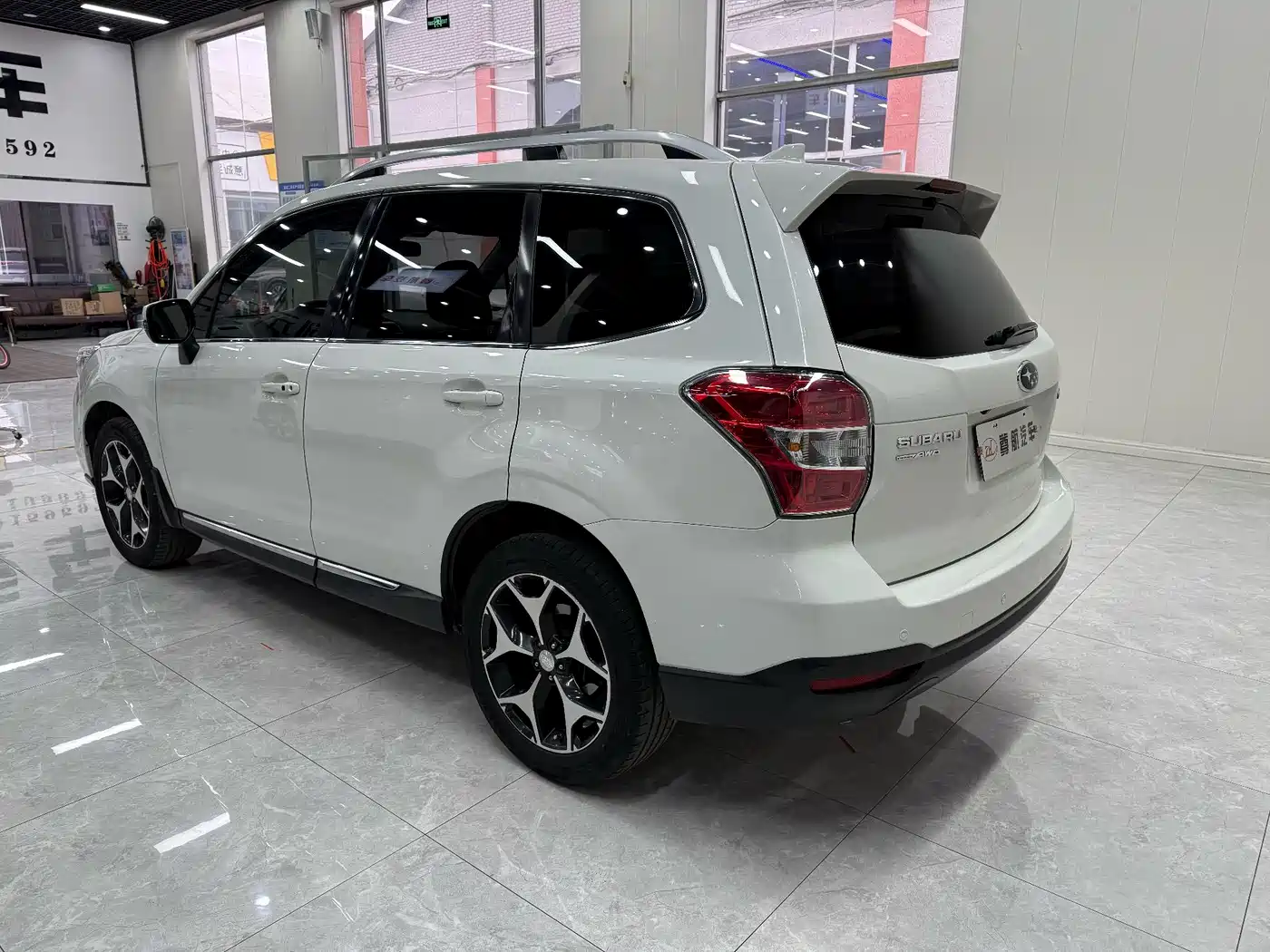 Subaru Forester 2015 2.0i Special Commemorative Edition фото 6