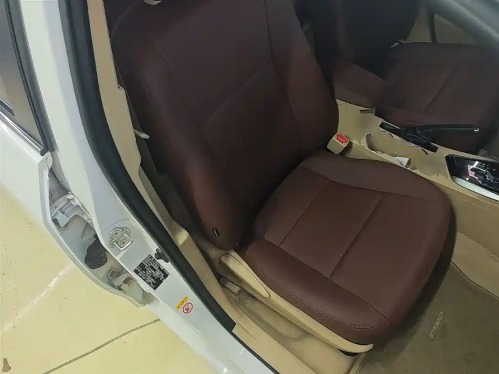 Toyota Corolla 2014 1.6L CVT GL фото 25