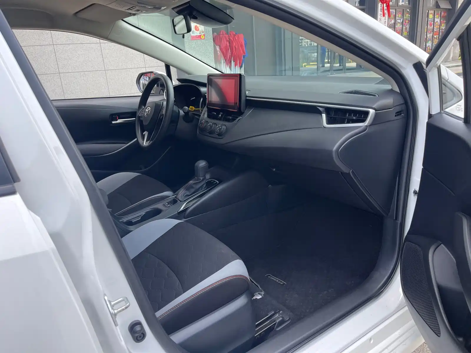 Photo 12 - Toyota Corolla