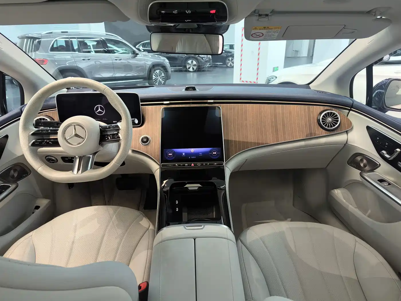 Mercedes-Benz EQE 2025 2025 Model 500 4MATIC Luxury Edition