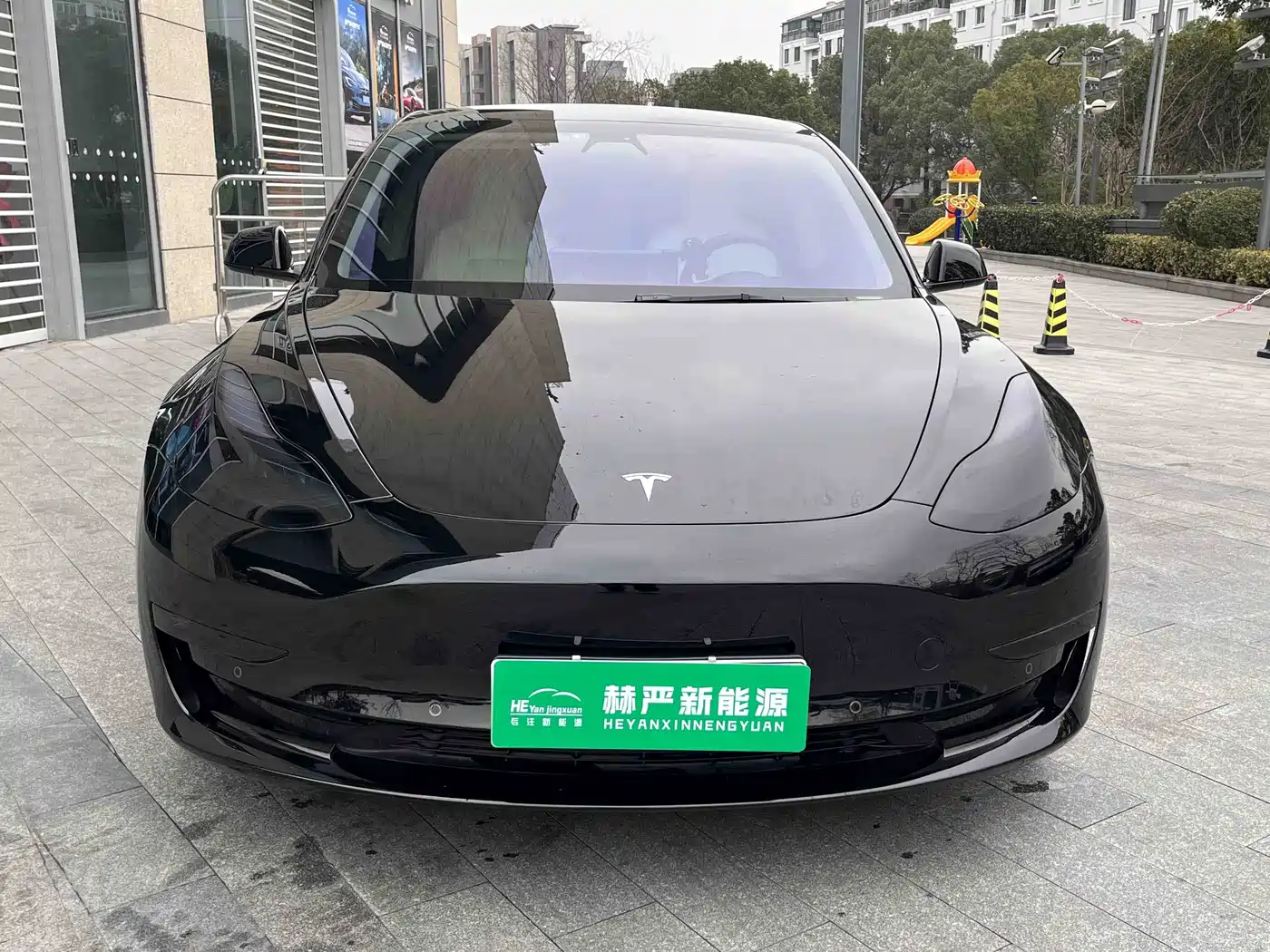 TESLA MODEL 3