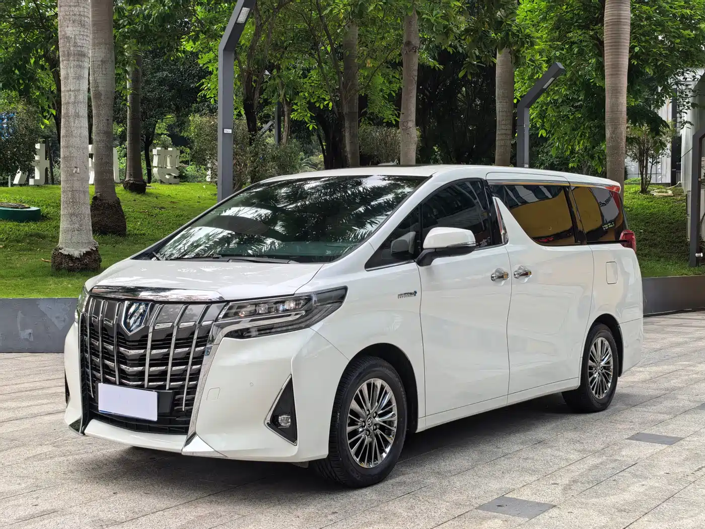 Toyota Alphard 2021 Hybrid 2.5L Premium фото 3