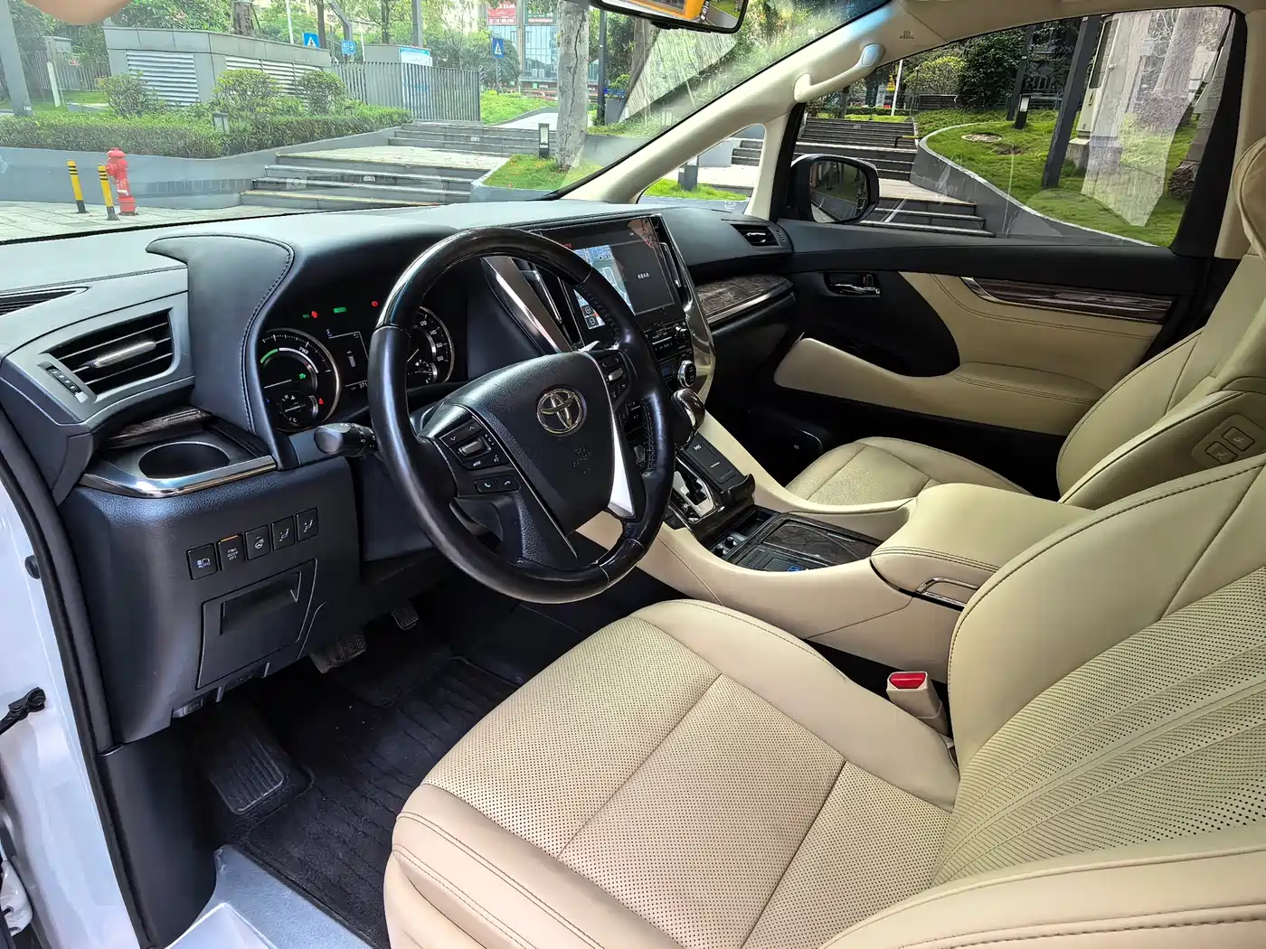 Toyota Alphard 2021 Hybrid 2.5L Premium фото 4