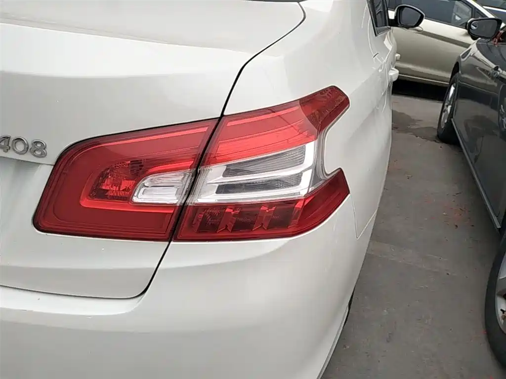 Peugeot 408 2014 1.8L Manual Leading Edition фото 8