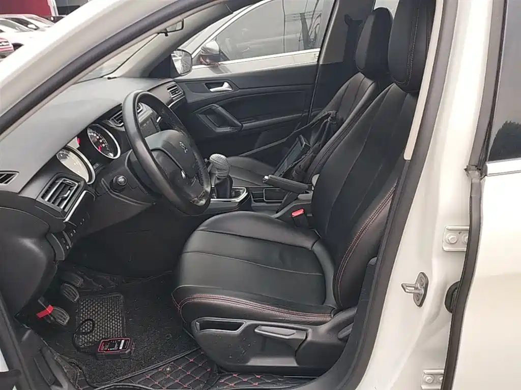Peugeot 408 2014 1.8L Manual Leading Edition фото 15