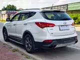 Photo 5 - Hyundai Santa Fe