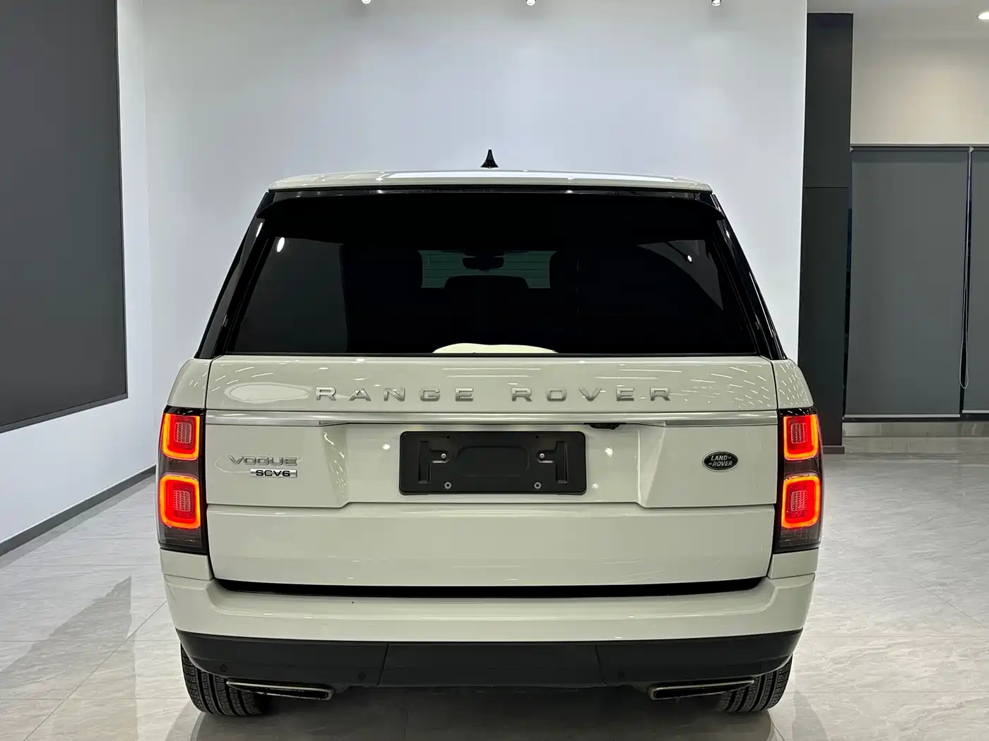 Land Rover Range Rover 2018 3.0 SC V6 Vogue Heritage Extended Edition фото 5