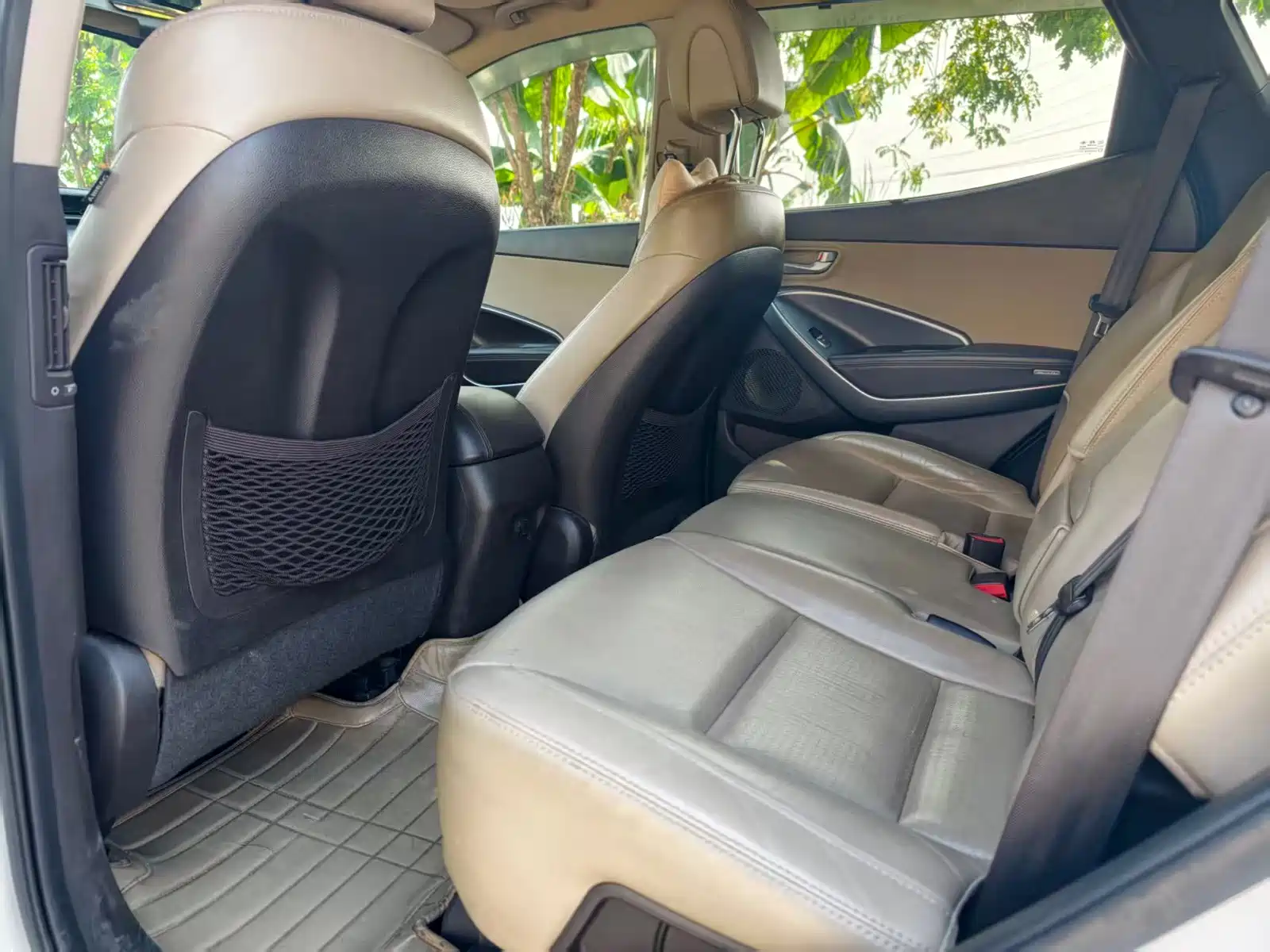 Photo 9 - Hyundai Santa Fe