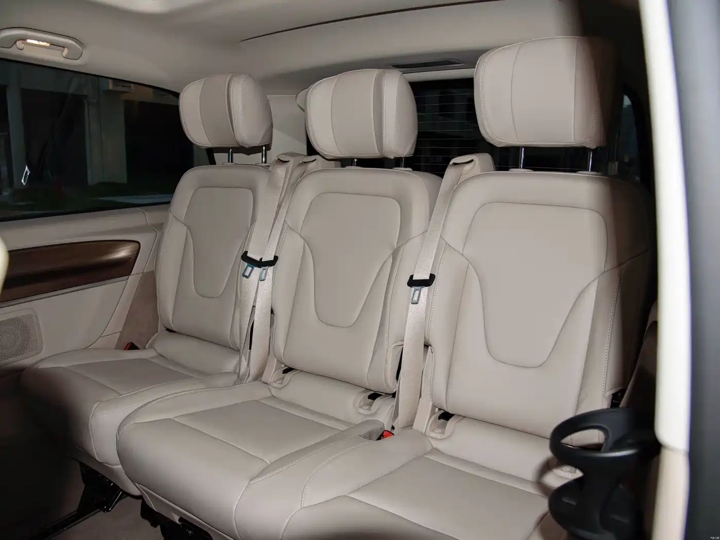 Mercedes-Benz V-Class 2024 V 300 Pilot Edition фото 6