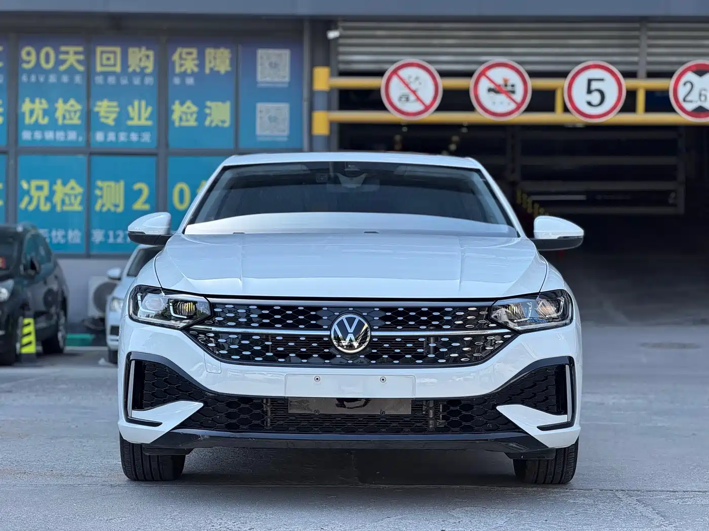 Volkswagen Lavida 2024 Model 1.5L Automatic Starlight 5 Million Edition фото 2