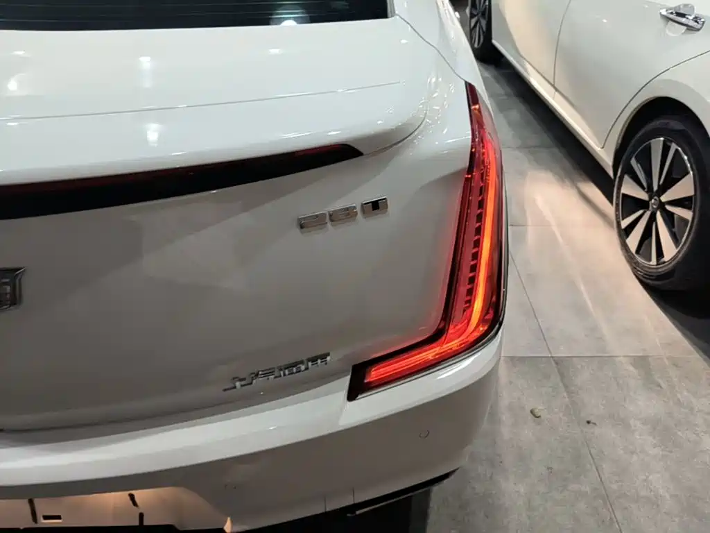 Photo 8 - Cadillac XTS