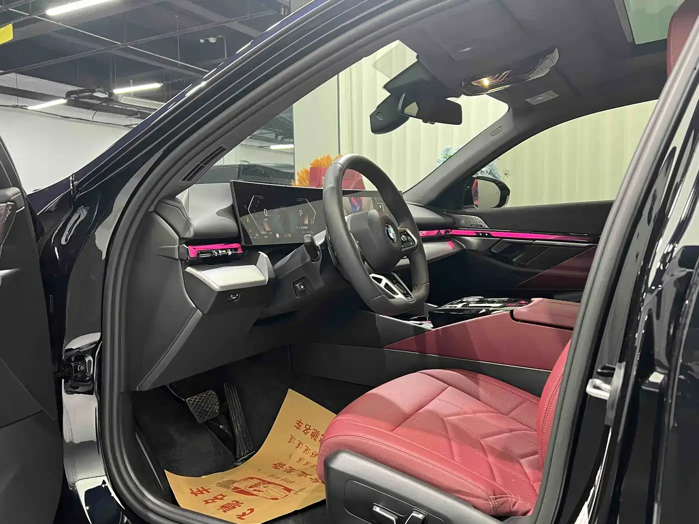 BMW 5 Series 2025 530Li Leading M Sport Package фото 6