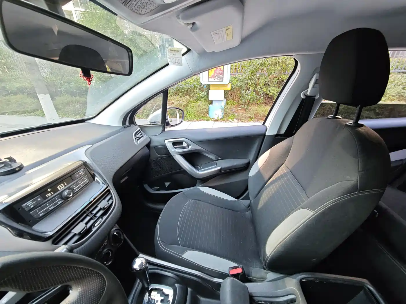 Peugeot 2008 2014 1.6L Automatic Trend Edition фото 10