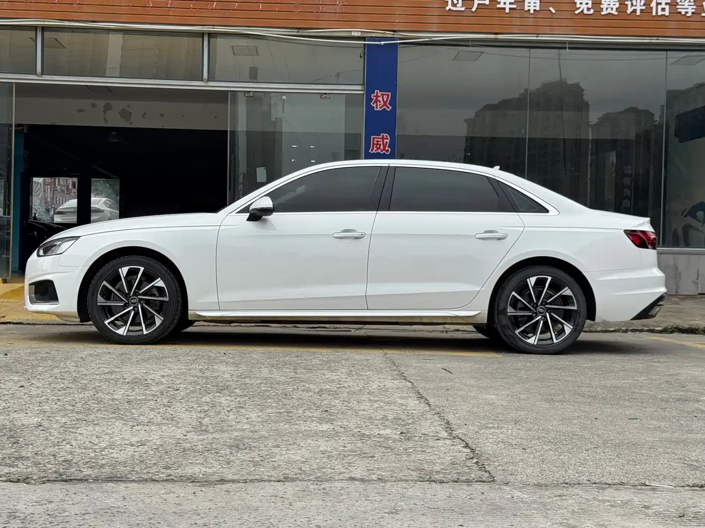 Photo 5 - Audi A4L