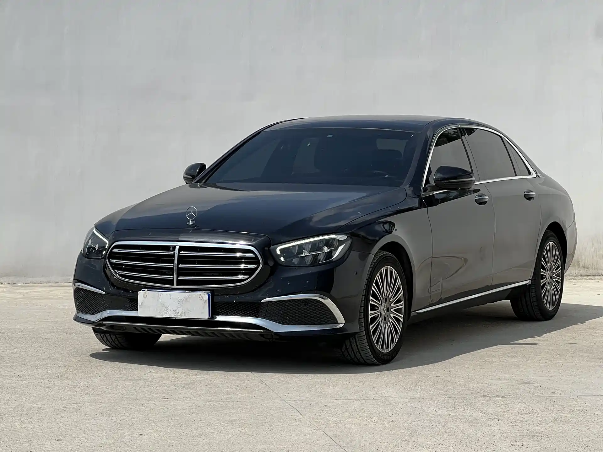 Фото 1 - Mercedes-Benz E-Class