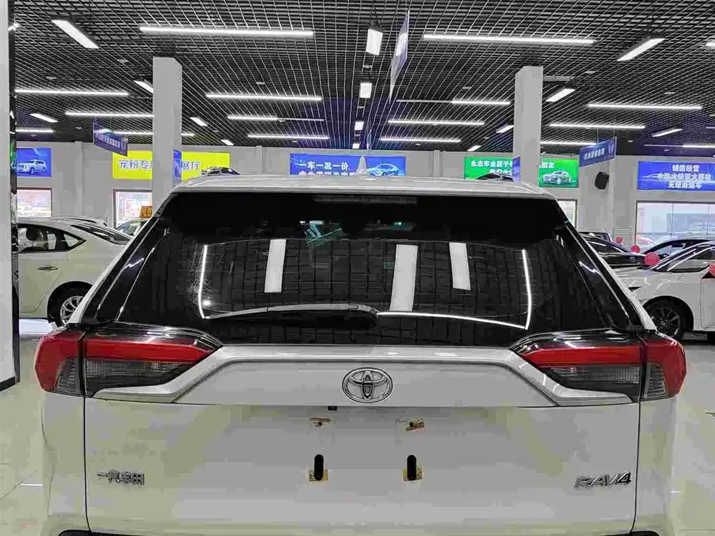 Toyota RAV4 Rongfang 2020 2.0L CVT 2WD Prestige Edition фото 5