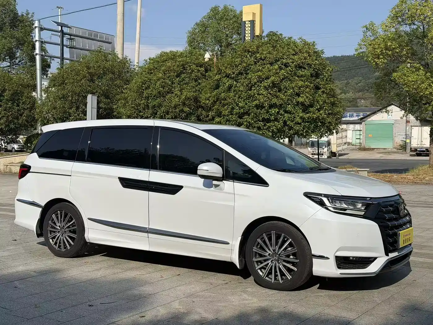 Фото 6 - Honda Elysion