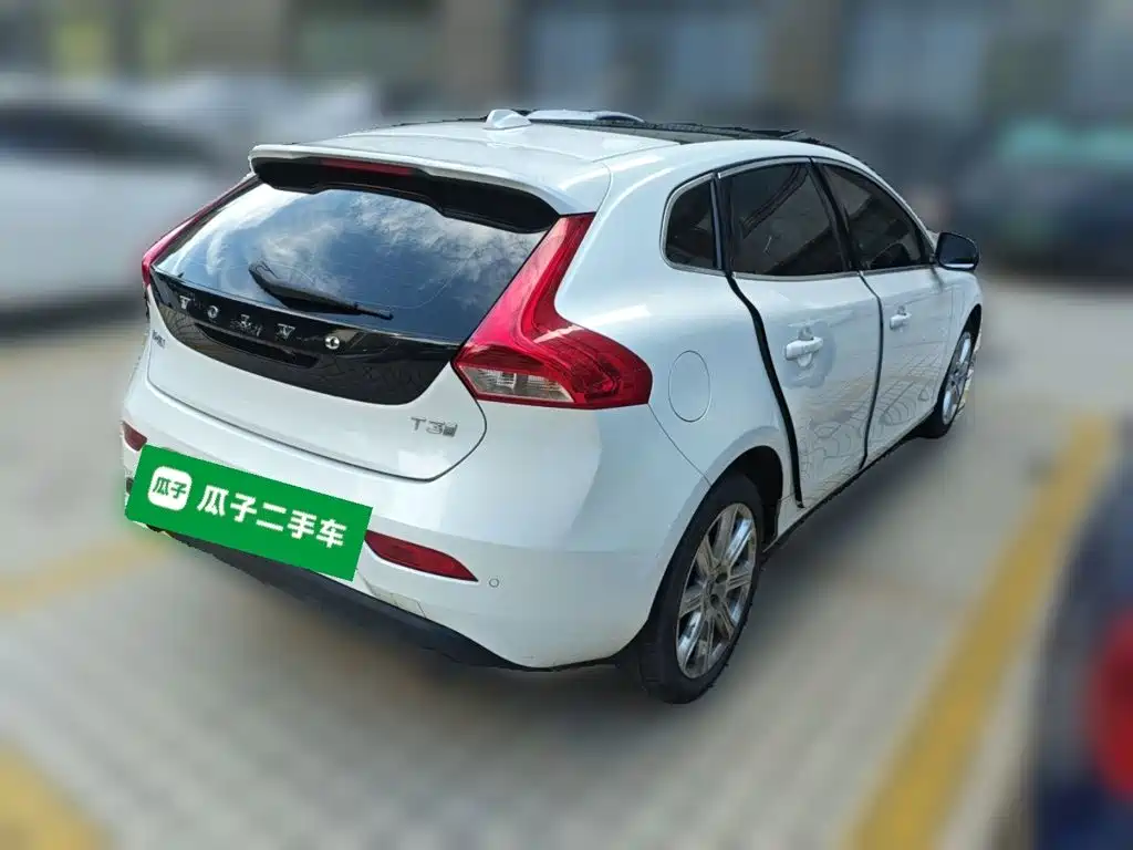 Volvo V40 2018 2018 T3 R-Design Edition