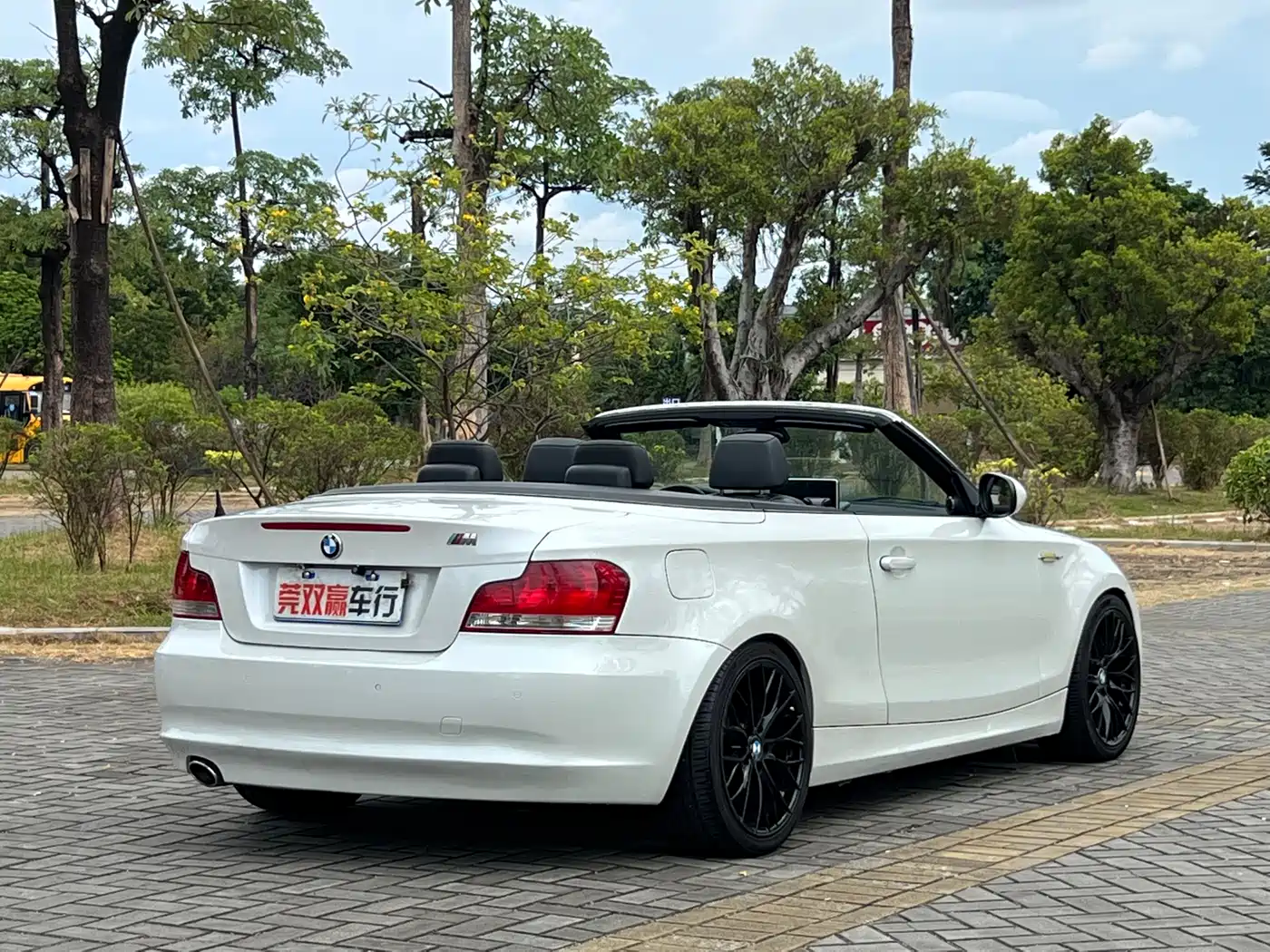 BMW 1 Series (Import) 2011 120i Convertible фото 14