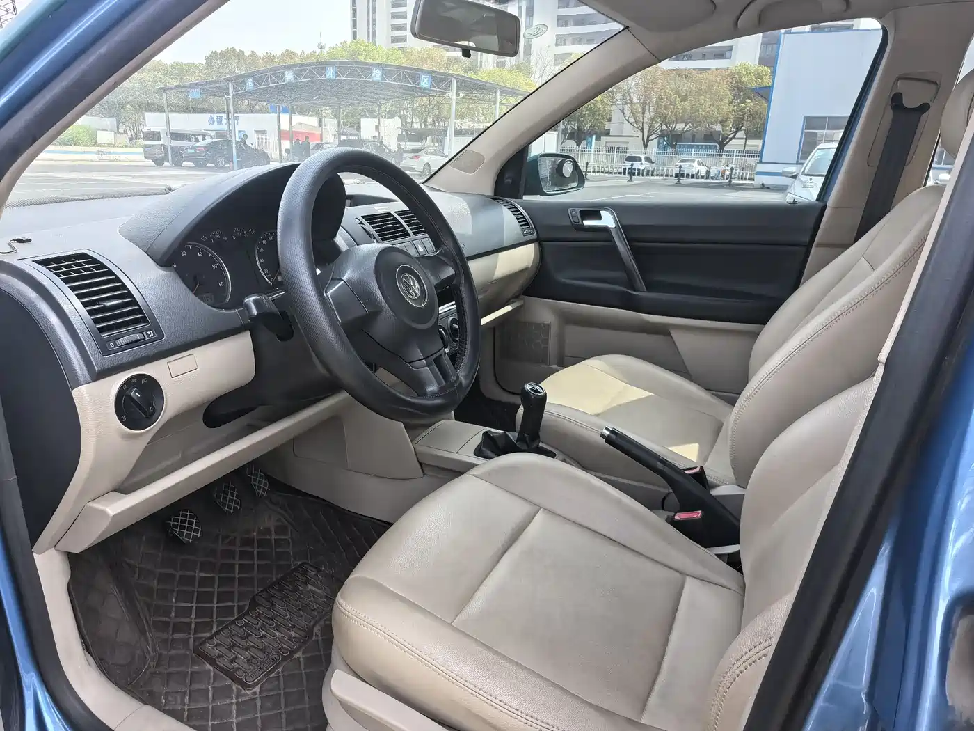 Volkswagen Polo 2013 1.4L Manual Trend Edition фото 5