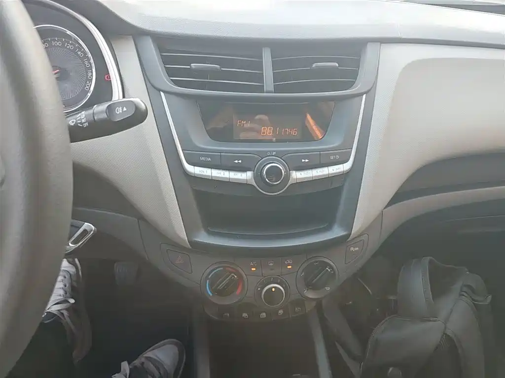 Chevrolet Sail 2015 Sail 3 1.3L Manual Ideal Edition фото 13