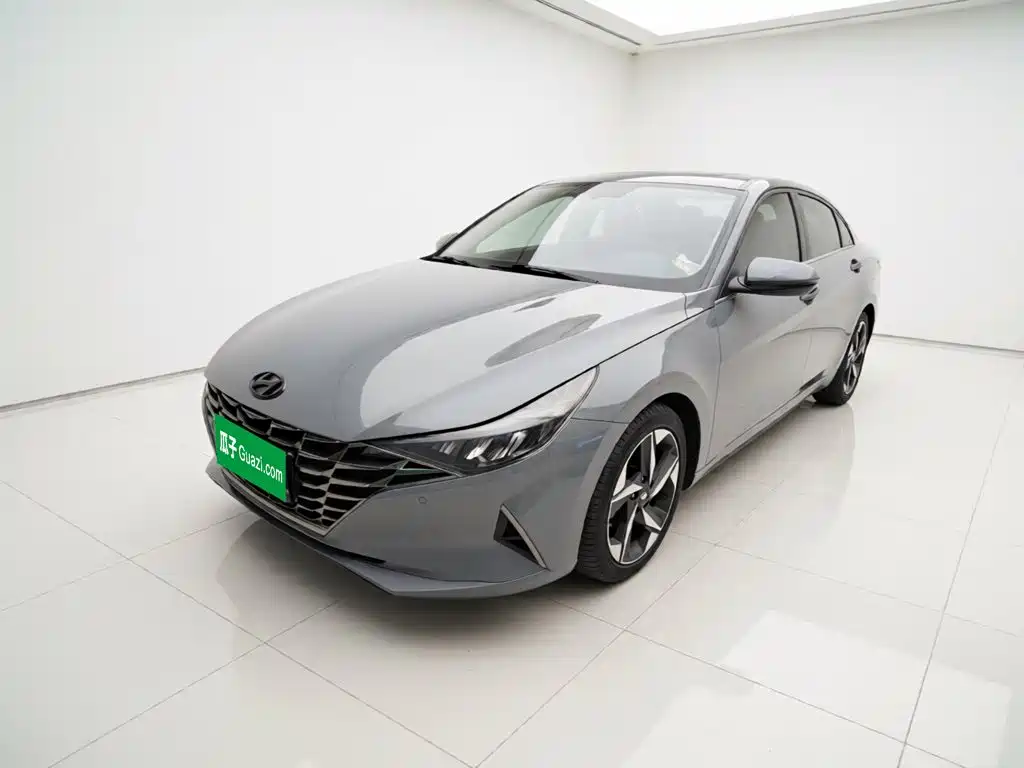 Hyundai Elantra 2022 1.5L CVT LUX Premium Edition