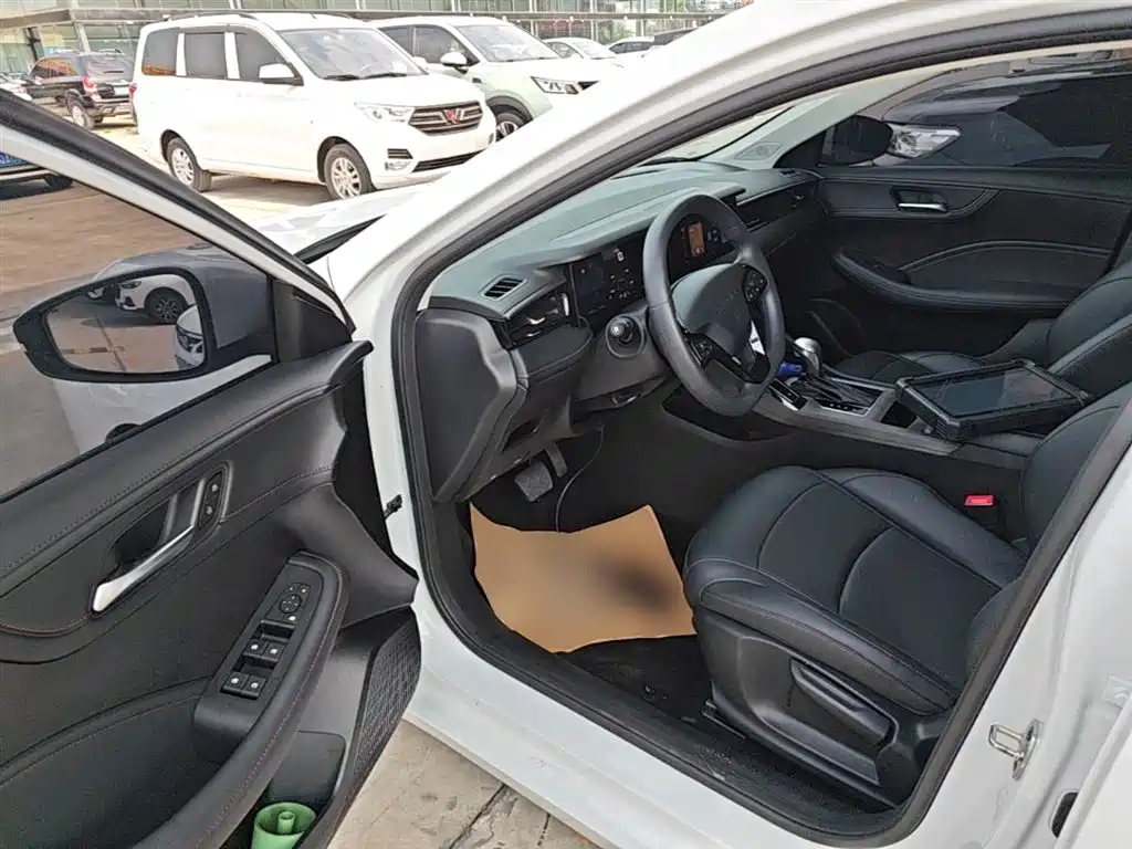 Roewe i5 2025 2023 1.5L CVT Luxury Edition