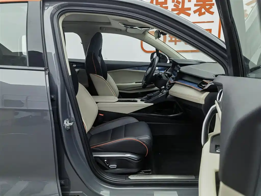 Lynk & Co 06 2020 1.5T Halo фото 23