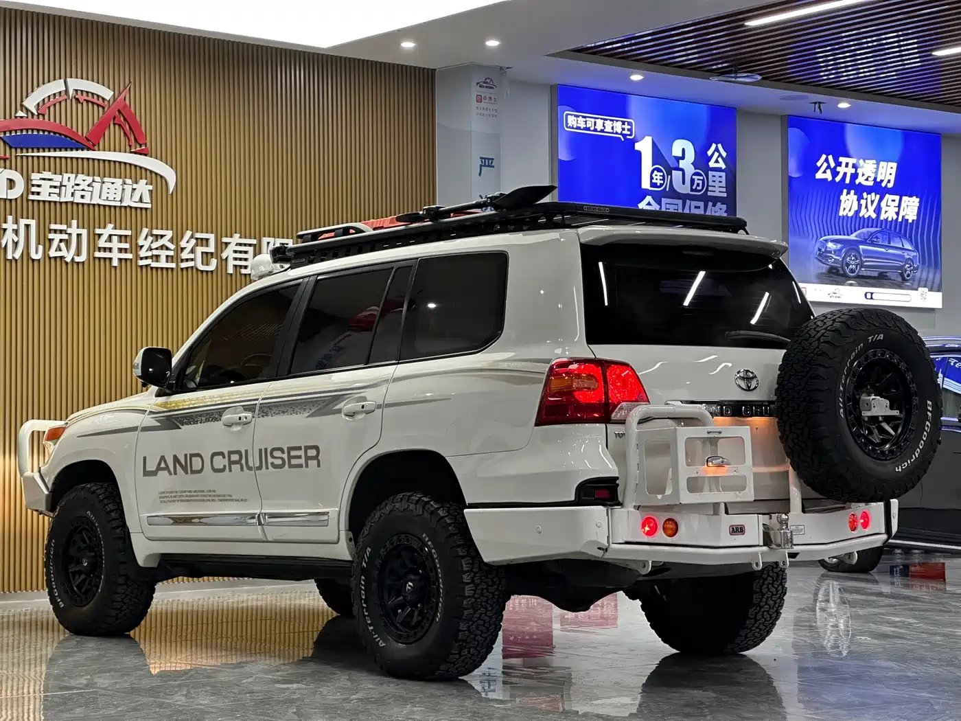 Toyota Land Cruiser 2012 4.6L Automatic VX-R фото 4