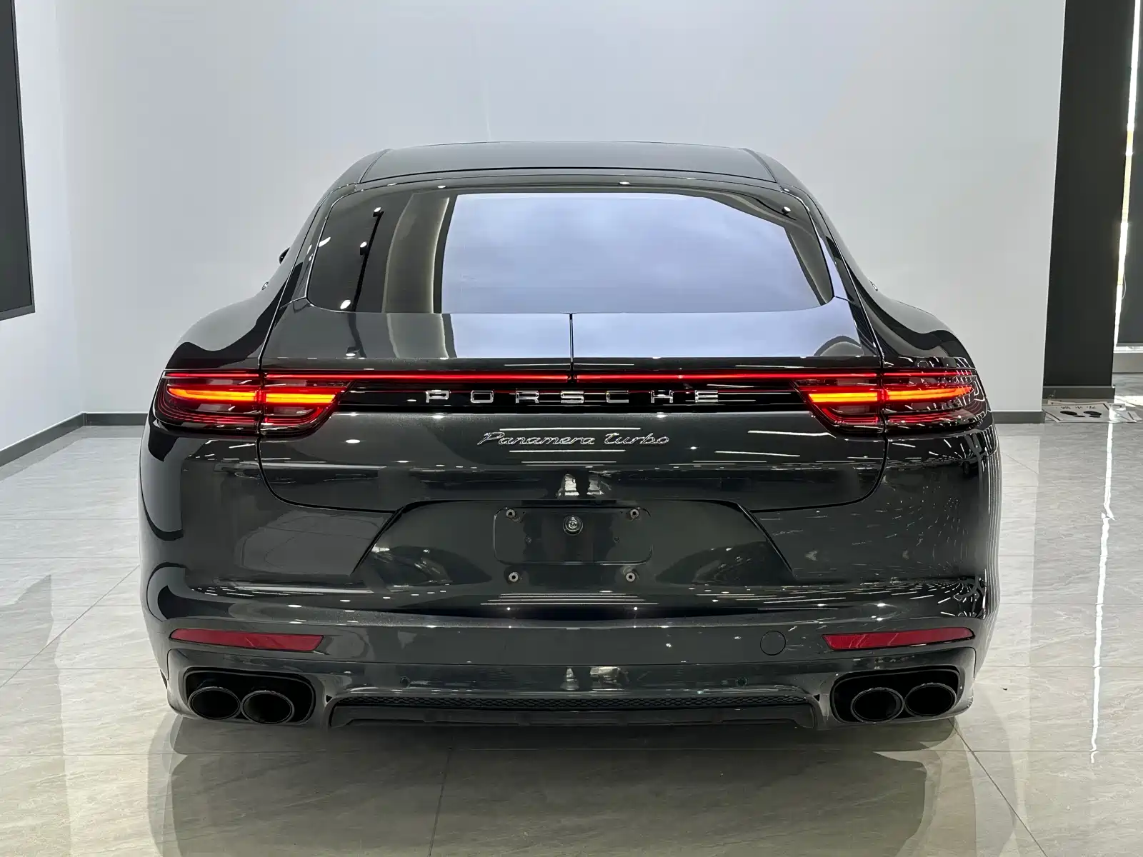 صورة 5 - Porsche Panamera