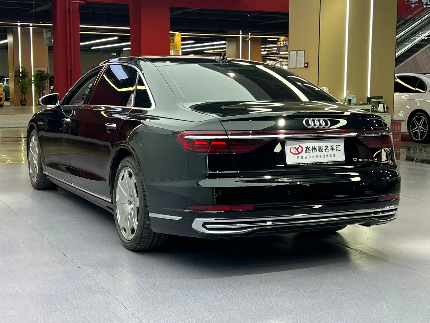 Фото 15 - Audi A8