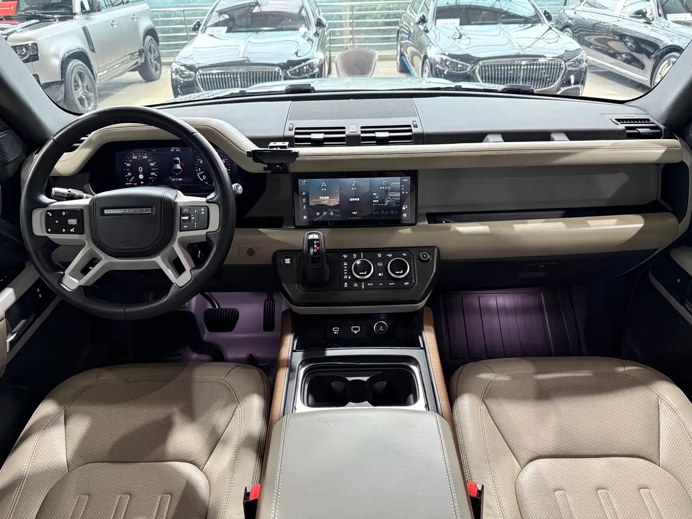 Land Rover Defender 2021 110 P400 Dark Special Edition фото 12