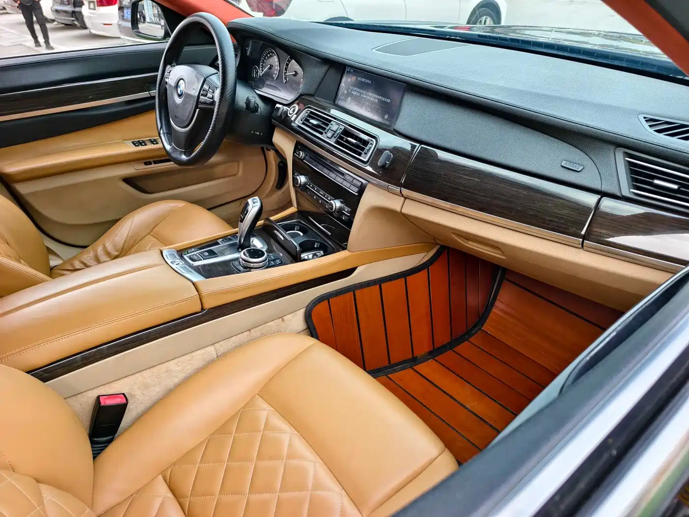 BMW 7 Series 2009 730Li Leading фото 19