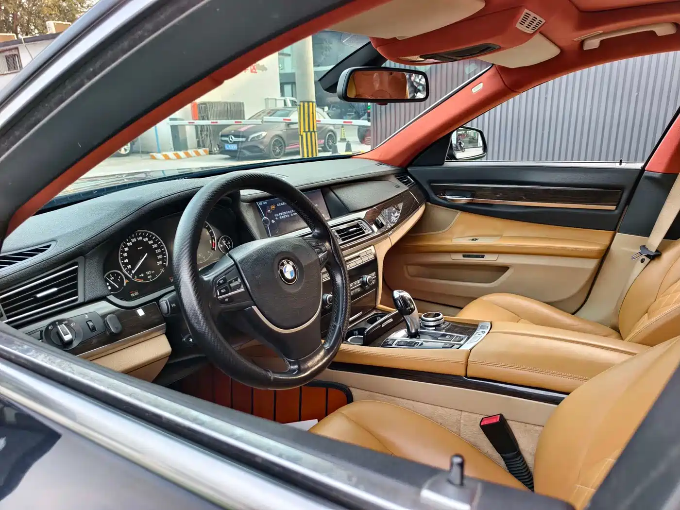 BMW 7 Series 2009 730Li Leading фото 9