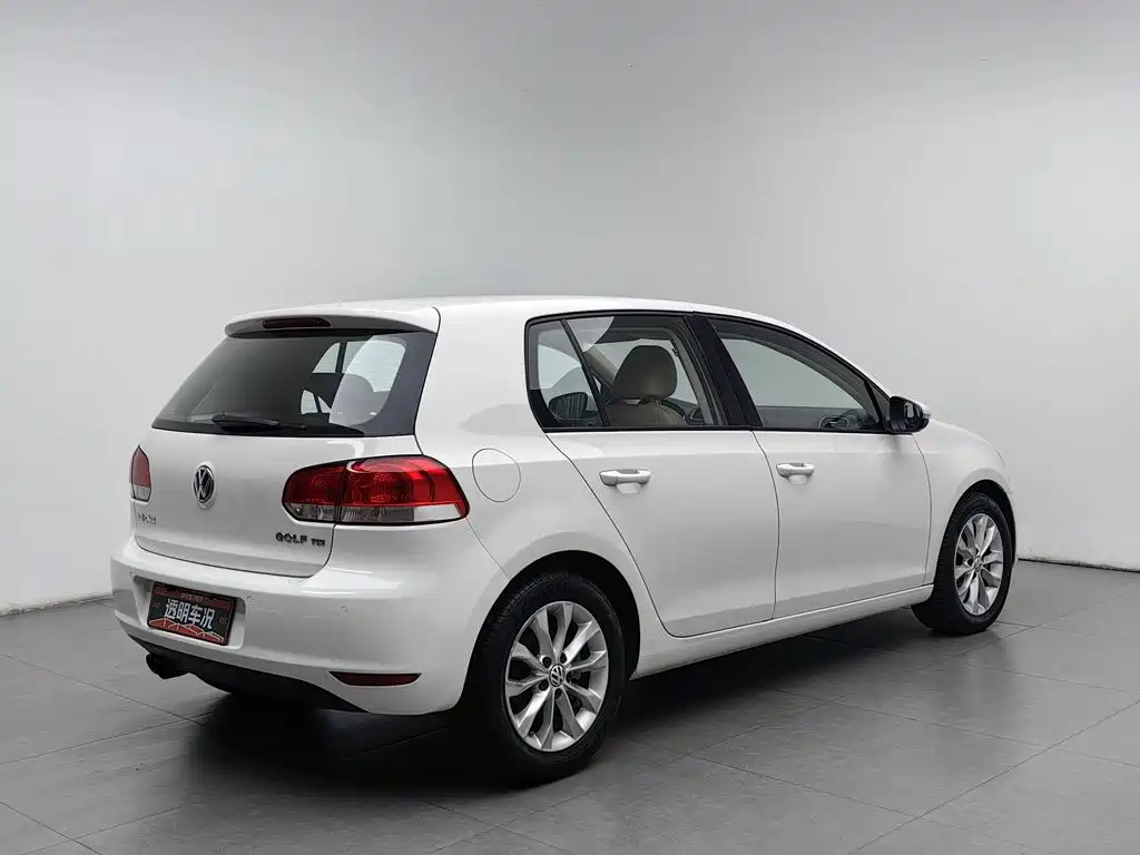 Фото 2 - Volkswagen Golf