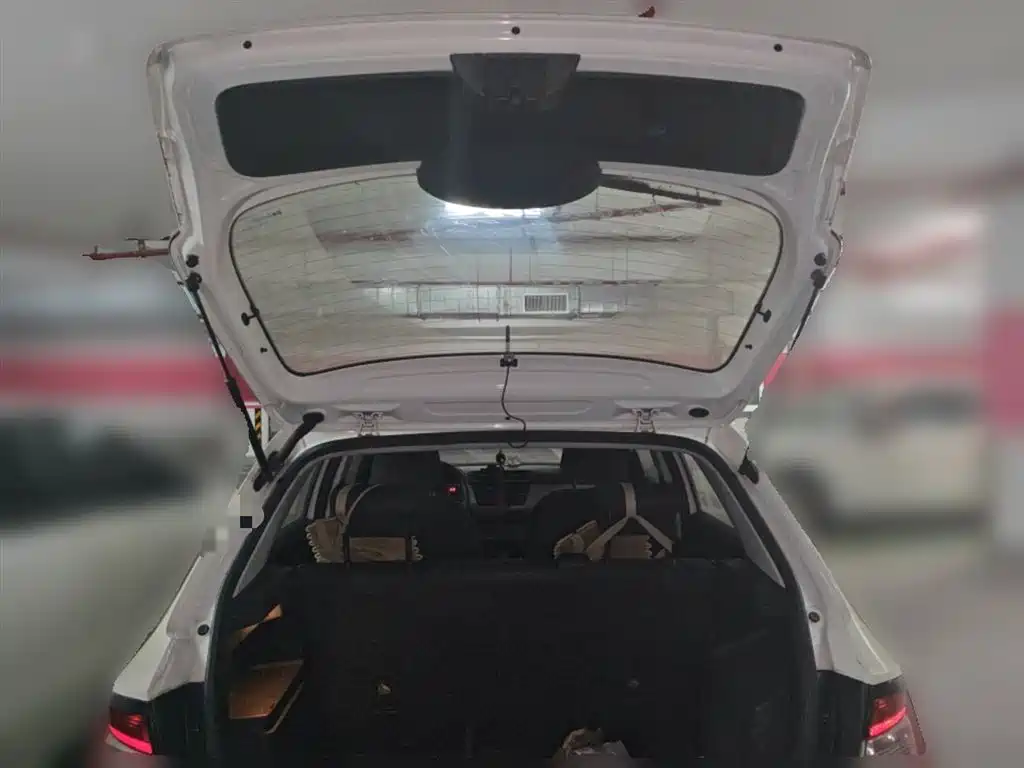 Škoda Fabia 2015 1.4L Manual Advance Edition фото 10