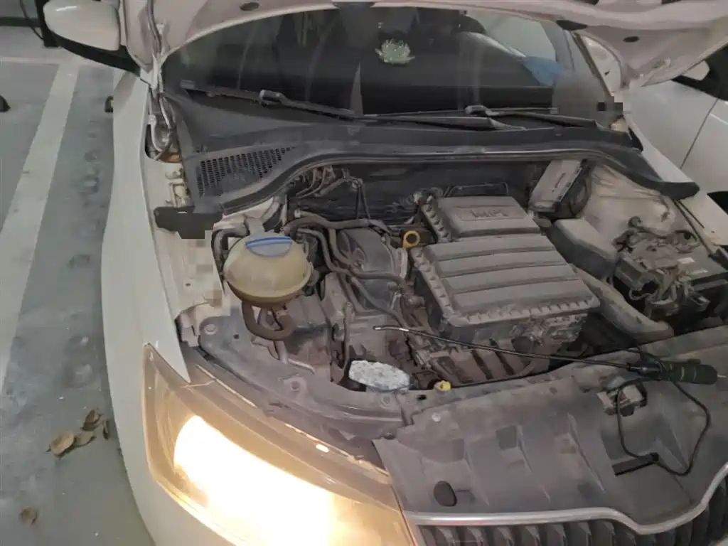 Škoda Fabia 2015 1.4L Manual Advance Edition фото 21