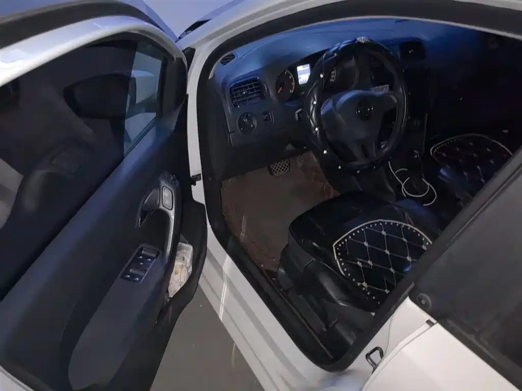 Volkswagen Polo 2016 1.4L Automatic Trend фото 14