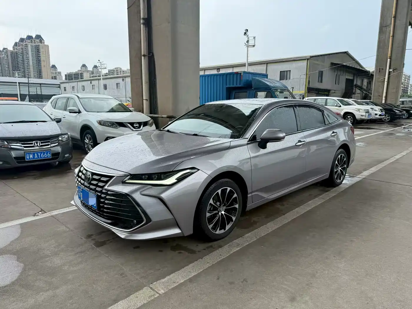 Фото 1 - Toyota Avalon