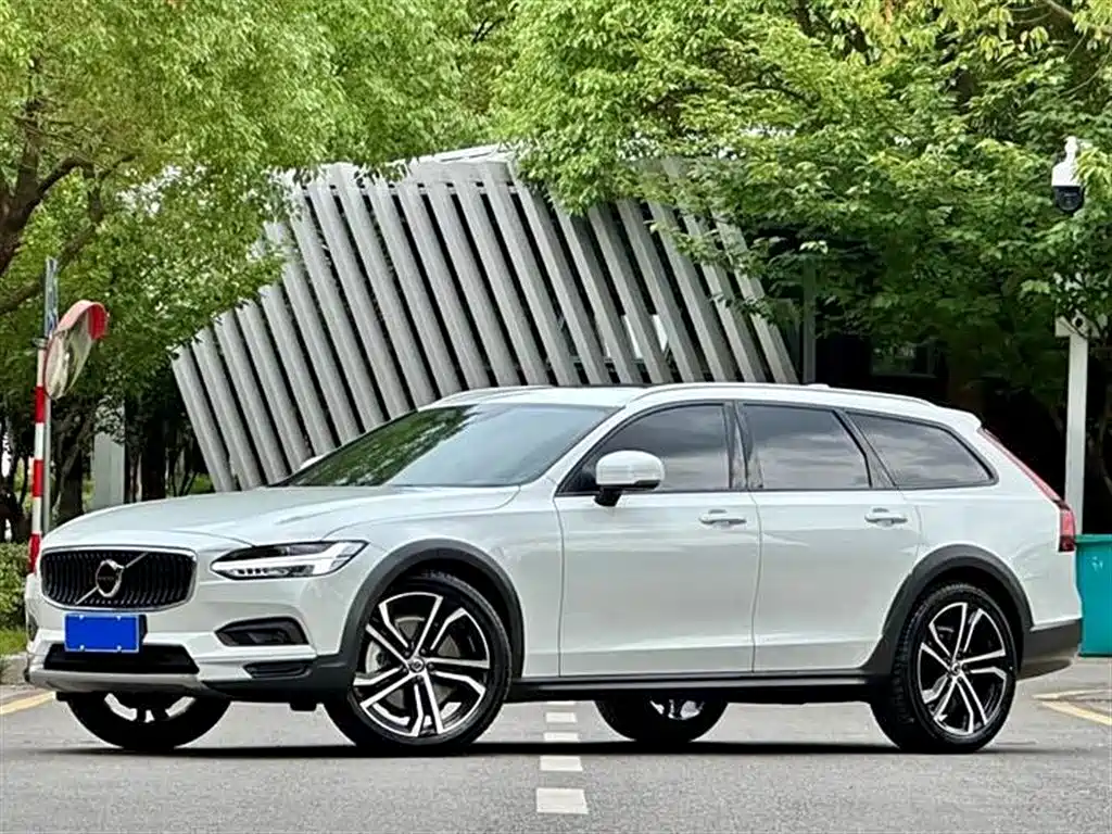 Volvo V90 2021 Model Cross Country B5 AWD Premium Smart Edition