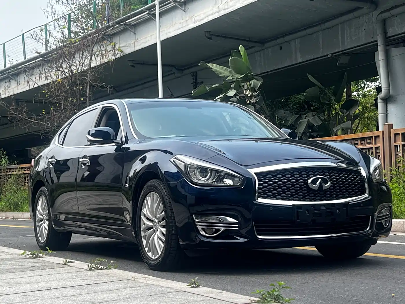 Infiniti Q70 2015 Q70L 2.5L Enjoyment Edition фото 2